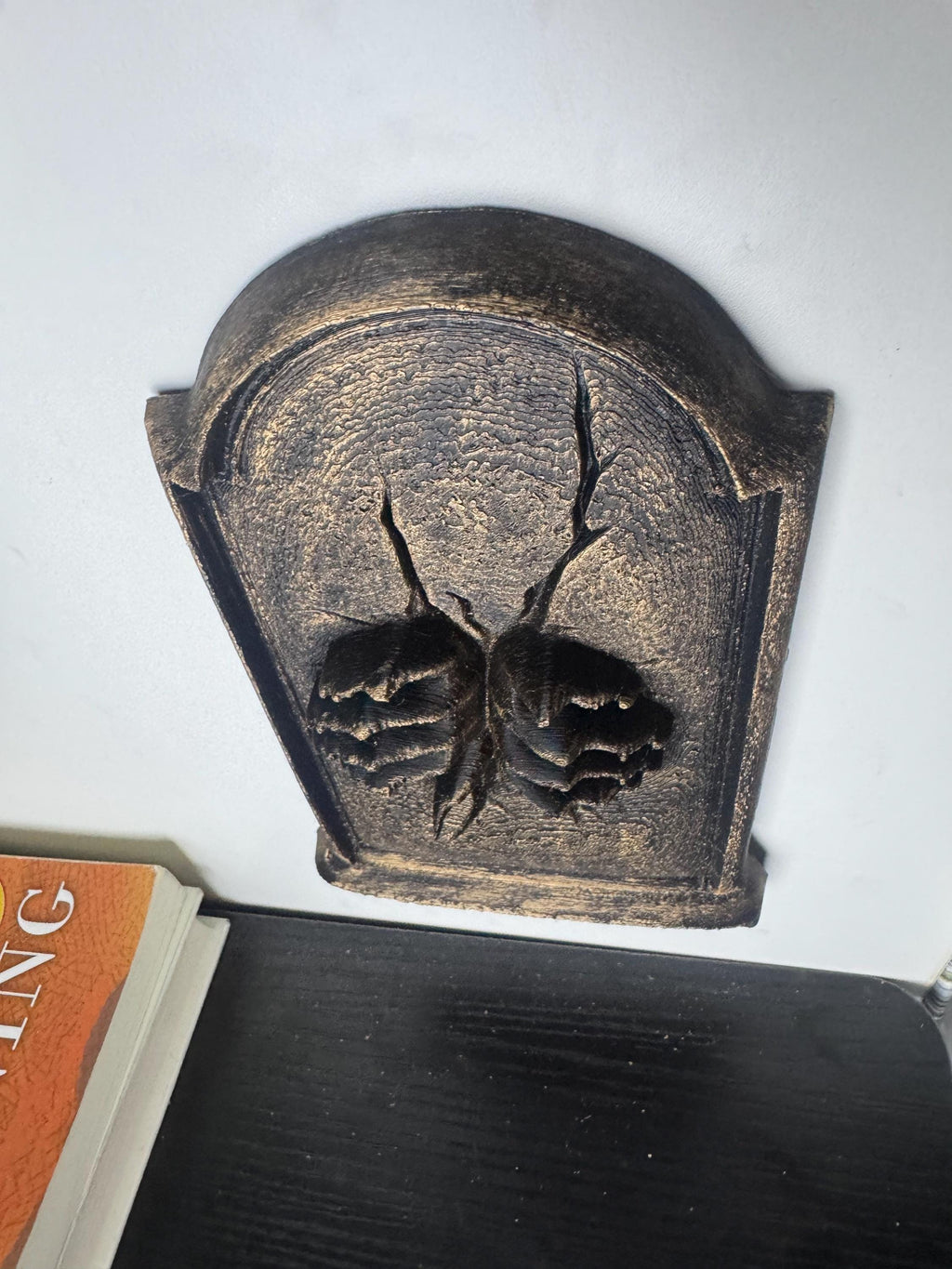Creepy Hands Tombstone Sculpture: Gothic Horror Wall Art, Halloween Decor