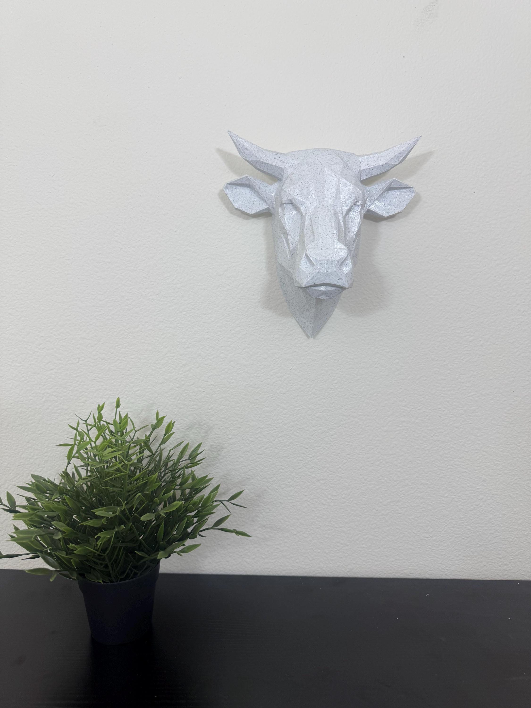 Geometric Bull Head Wall Sculpture – Modern Polygon Animal Wall Art, Animal Head Wall Mount Minimalist Wall Mount for Home or Office