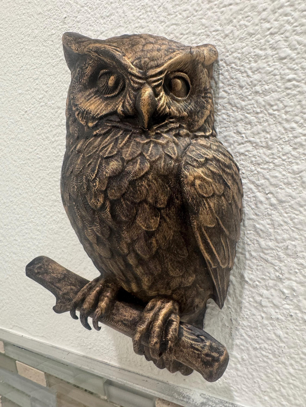 Owl Wall Sculpture – Hand Painted Bird on Branch | Rustic Wildlife Wall Art | Owl Decor Gift for Home or Office | Owl Wall Sculpture