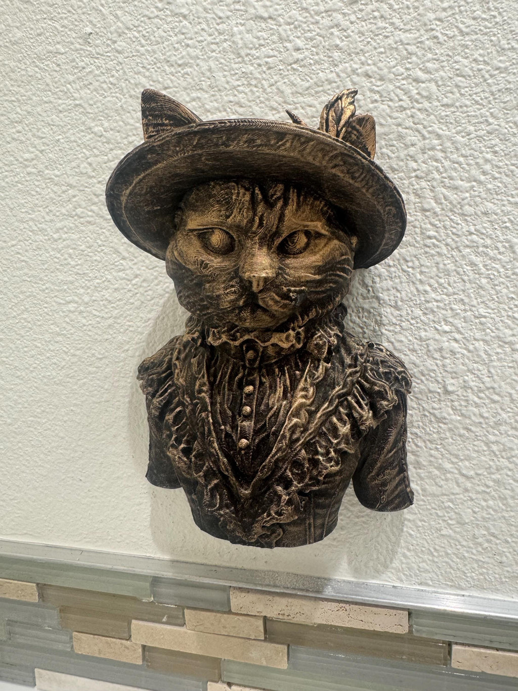 Hand Painted Cat Wall Sculpture – Victorian Dressed Cat Bust with Hat | Antique Bronze Animal Wall Art | Unique Cat Lover Gift Home Decor