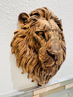 Right angle of the regal lion head showing mane texture