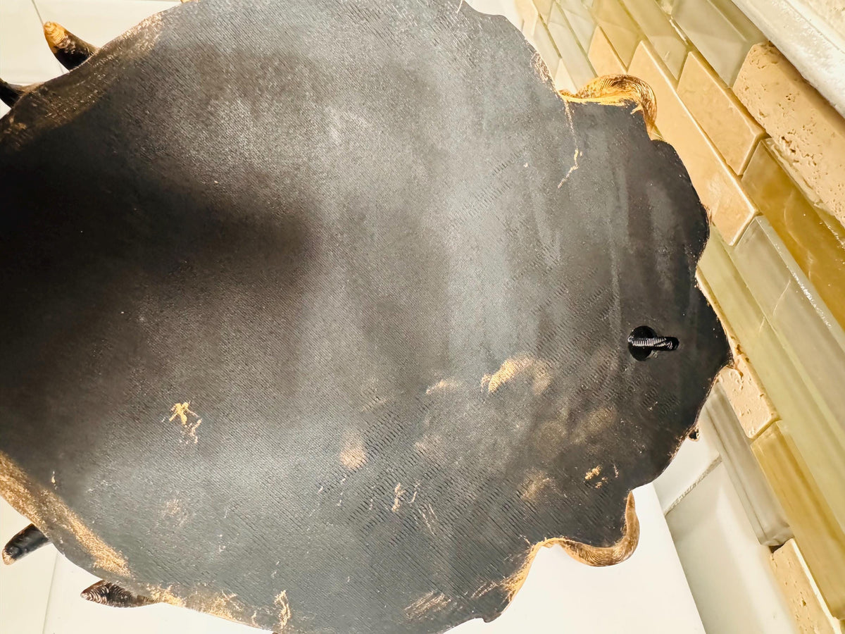 Back of the lion head showing the keyhole hanging slot