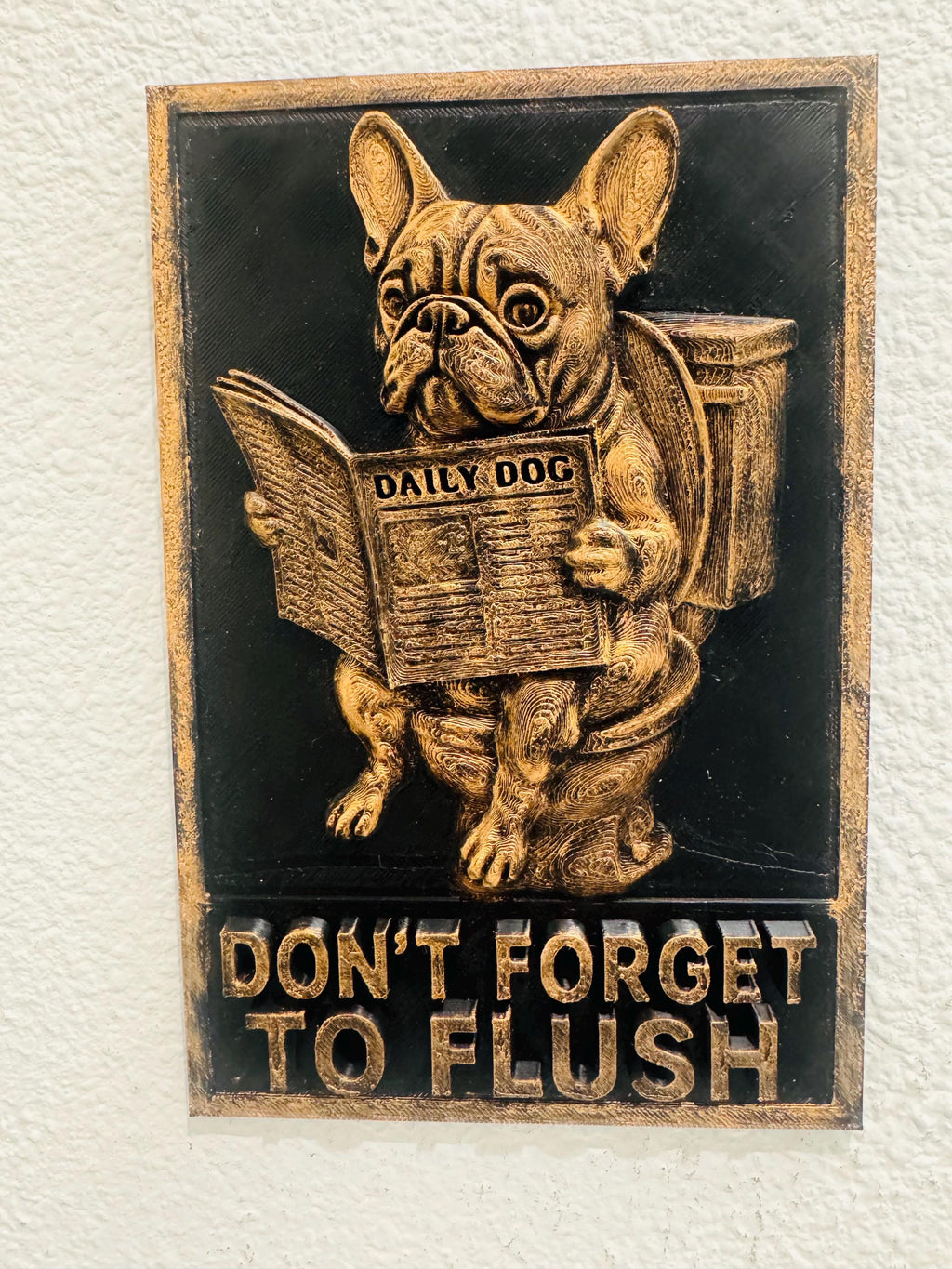 Funny French Bulldog Bathroom Sign – Don’t Forget to Flush Wall Decor Plaque, Dog Reading Newspaper, Toilet Humor Gift for Home or Office