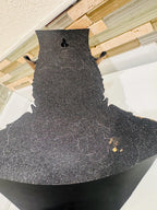 Back of the raven bust showing the flat back and keyhole slot