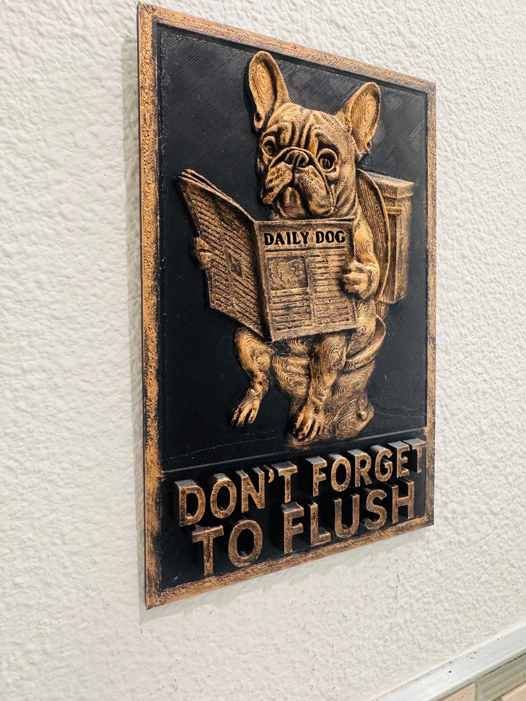 Funny French Bulldog Bathroom Sign – Don’t Forget to Flush Wall Decor Plaque, Dog Reading Newspaper, Toilet Humor Gift for Home or Office