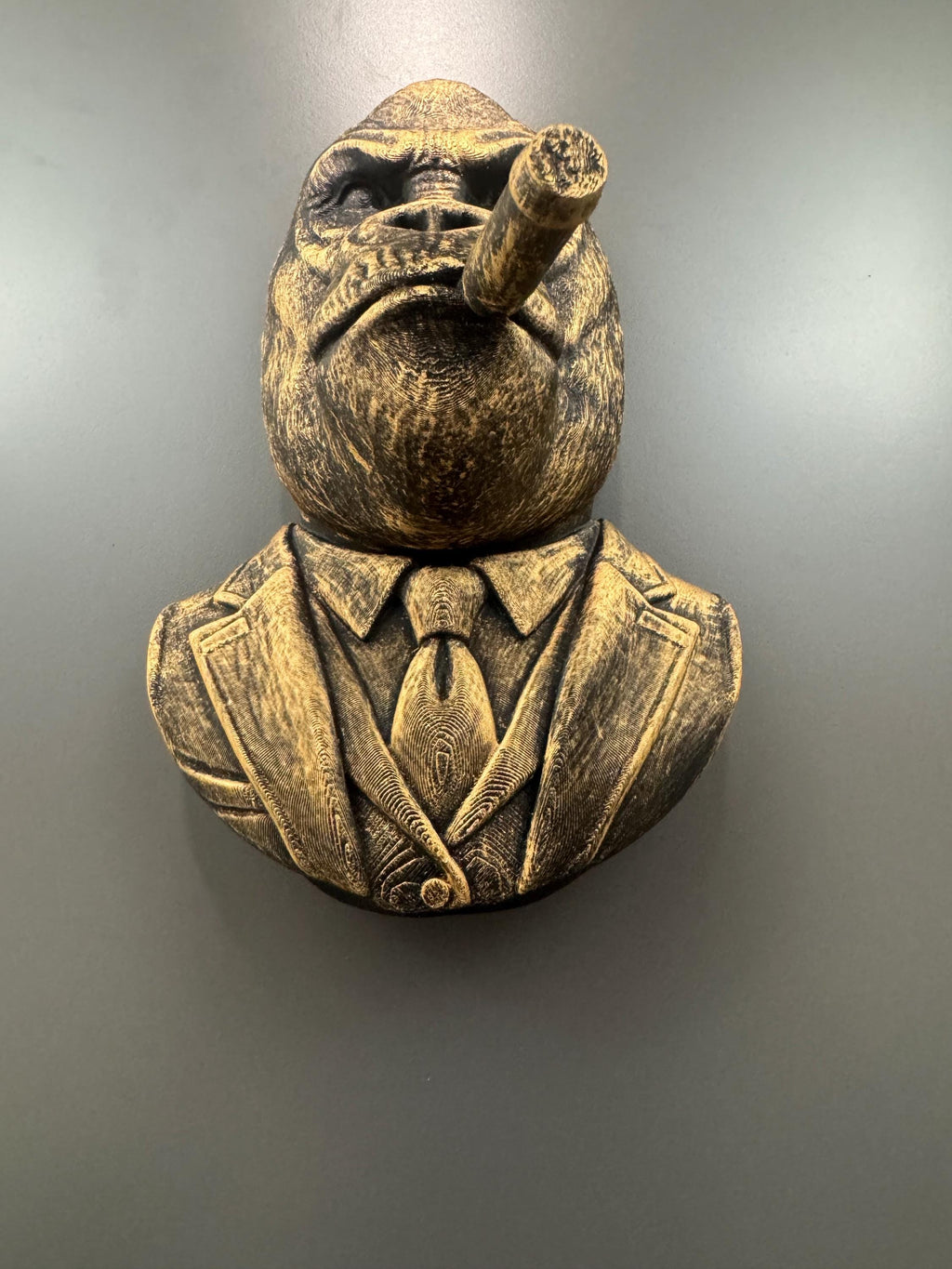 Gentleman Gorilla Wall Sculpture - Boss Ape in Suit Smoking Cigar Art - Gold Bronze Animal Head Bust - Alpha Male Office Decor Man Cave Gift