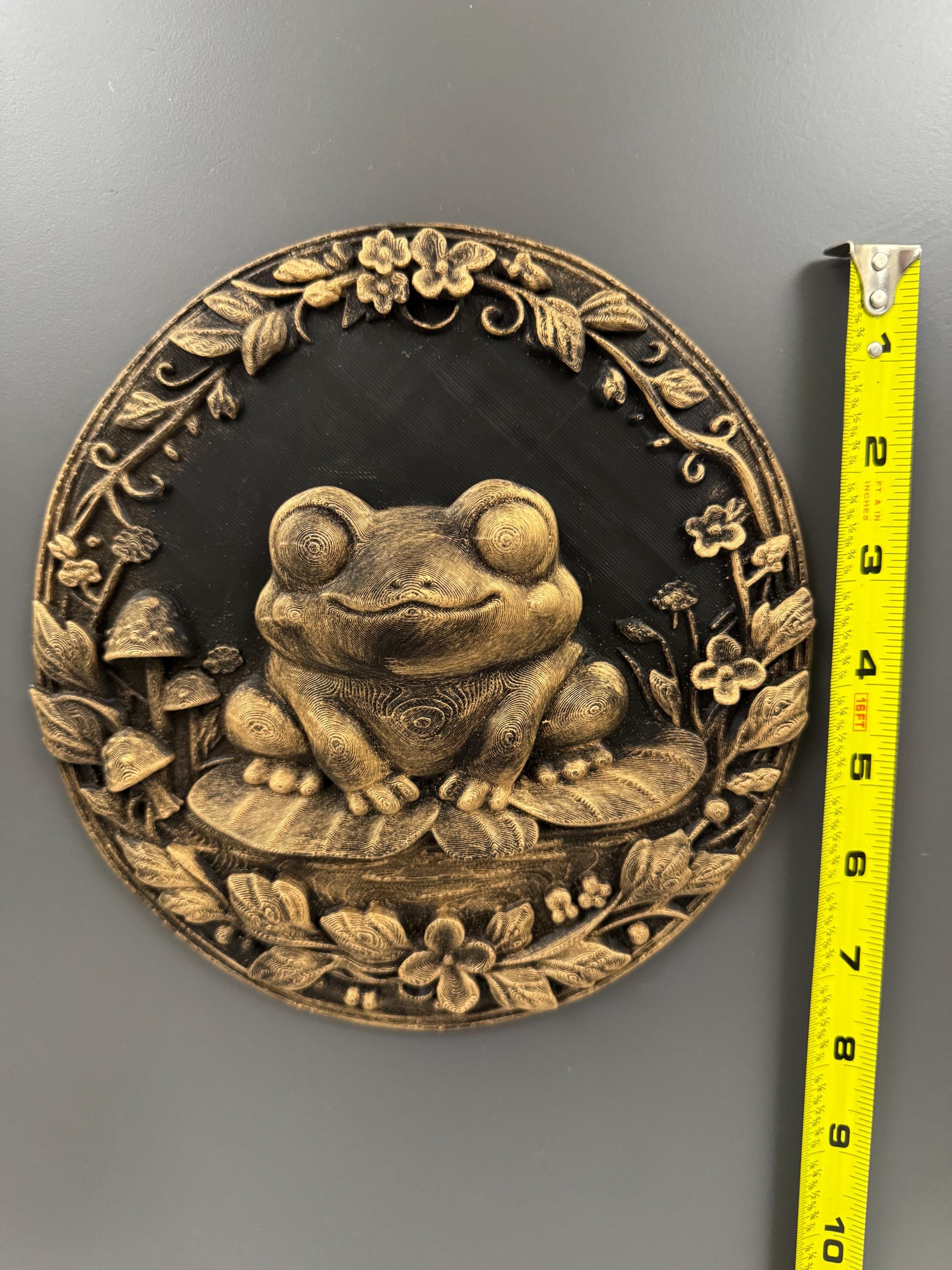 Frog Wall Sculpture | Cottagecore Toad Medallion Plaque | Mushroom Lily Pad Wall Decor | Whimsical Nature Art | Frog Lover Gift