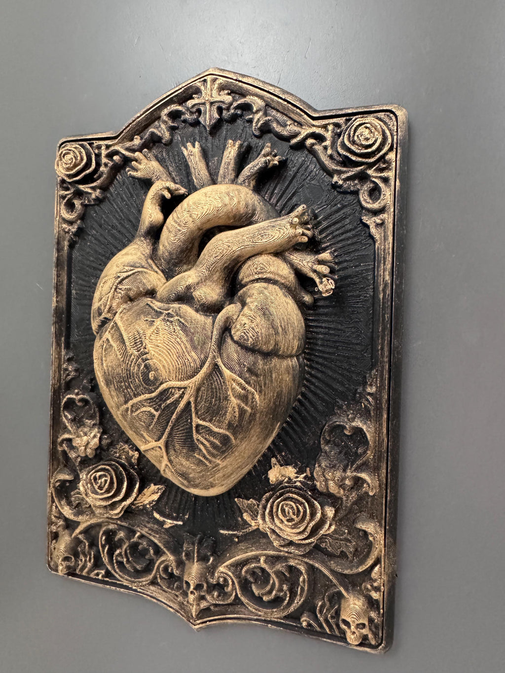 Heart Wall Sculpture | Anatomical Gothic Plaque | Roses Skulls Decor | Dark Academia Art | Witchy Home Gift | Macabre Bedroom Hanging