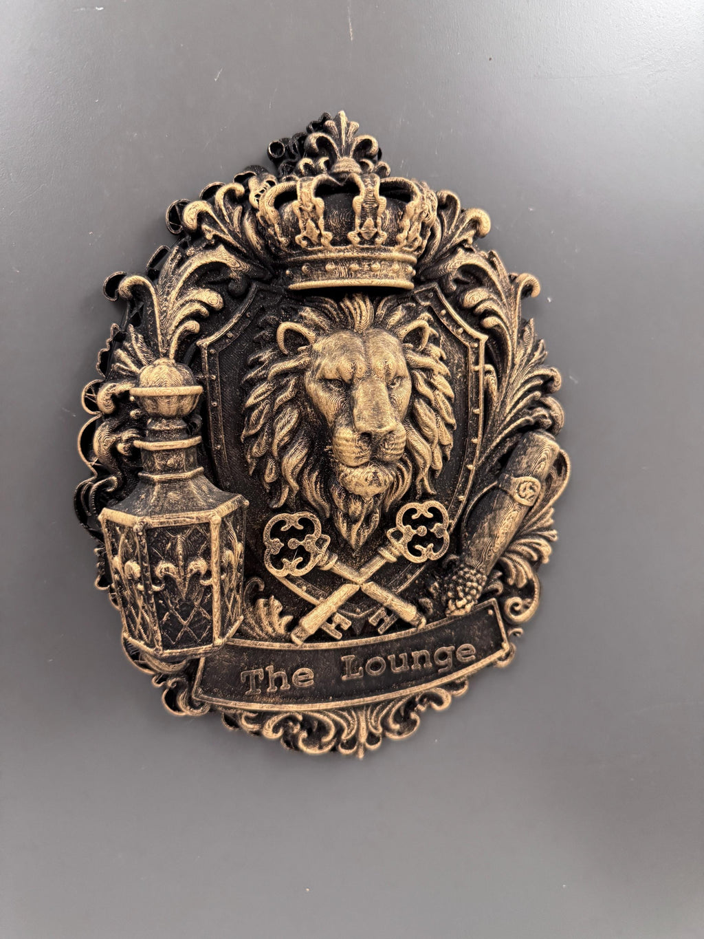 Slight angle of the crowned lion crest showing baroque scrollwork