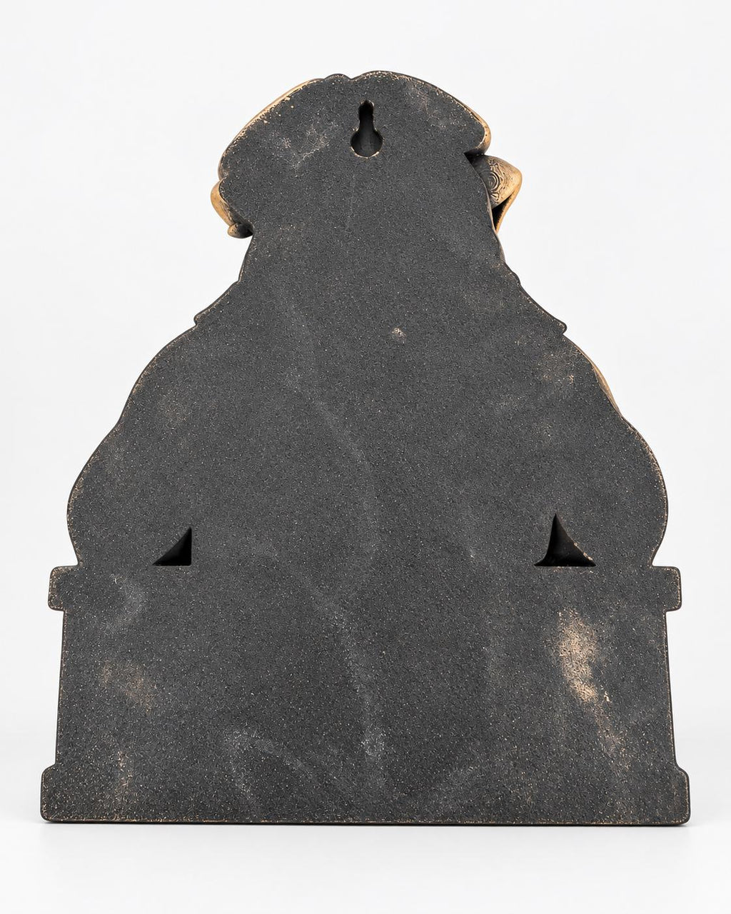 Back of the bulldog sculpture showing the keyhole mount